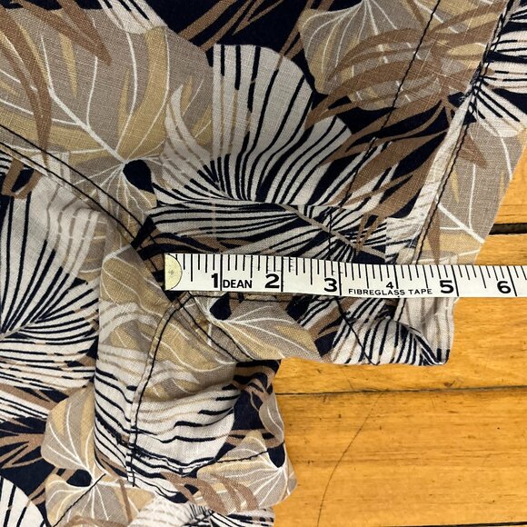 C&C California Tropical Print Linen Blend Short, Size Large - Picture 9 of 9